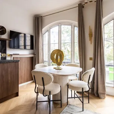 Luxurious & 2bd For 4
