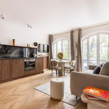 Luxurious & 2bd For 4 Paryż