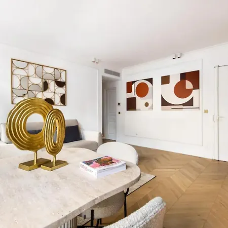 Luxurious & 2bd For 4 Paryż